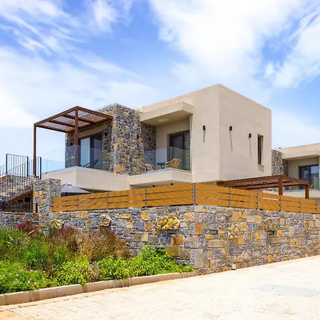 Stefi Villa *